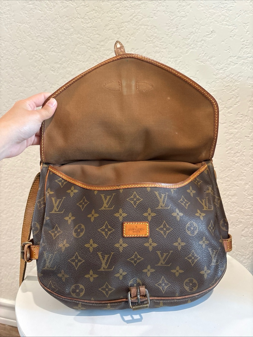 Louis Vuitton Saumur 30 Brown Monogram Crossbody Bag - Picture 2 of 14